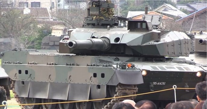 Tăng Type 10 của Nhật quay vòng không đổ ly rượu trên nòng pháo ảnh 3