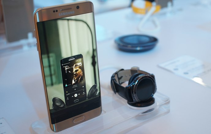 Samsung ra mắt đồng hồ thông minh Gear S2 giá 6,49 triệu đồng ảnh 1