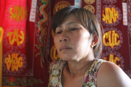 Vợ người thợ lặn xấu số Lê Văn Ngày. Ảnh: N.BĂNG Vợ người thợ lặn xấu số Lê Văn Ngày. Ảnh: N.BĂNG