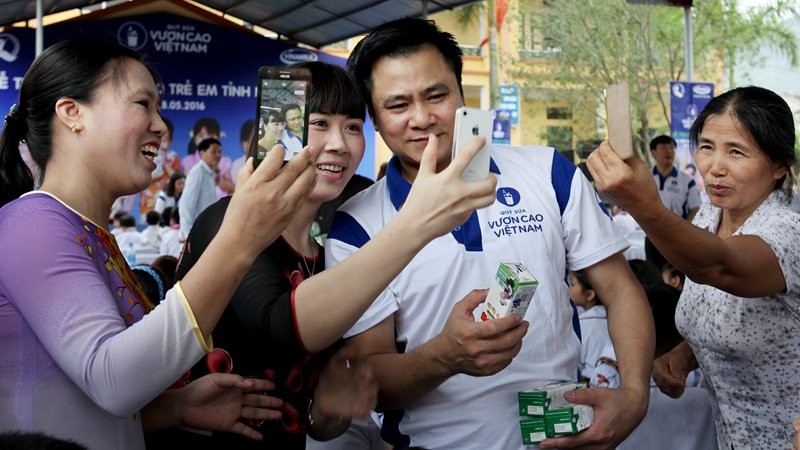 Chụp ảnh “tự sướng” len lỏi đến mọi ngõ ngách đời thường ảnh 11