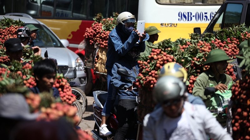 Chụp ảnh “tự sướng” len lỏi đến mọi ngõ ngách đời thường ảnh 6