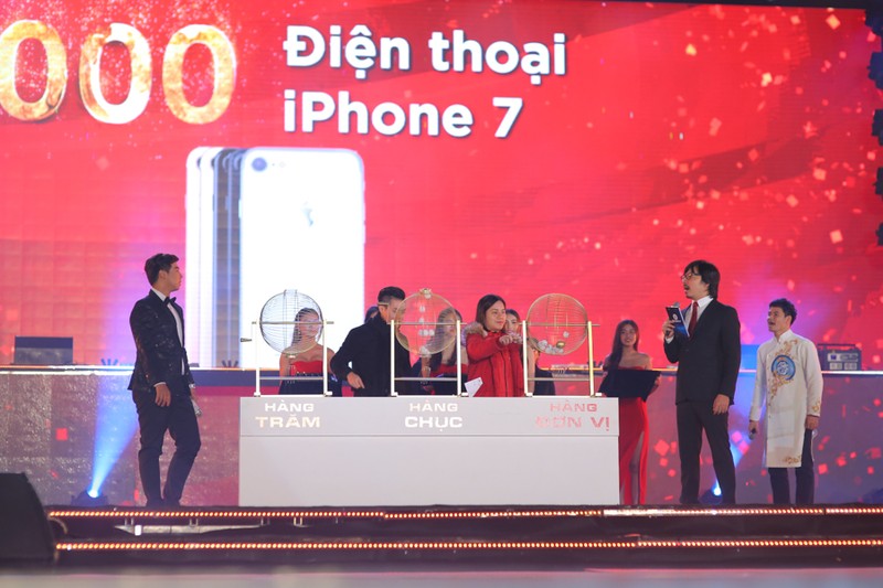 Màn quay số trúng thưởng minh bạch, công khai trước mắt khán giả