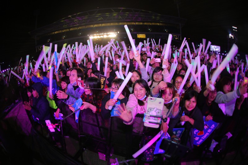 Đại nhạc hội VinID – Đại hỷ xuân 2017 cũng là món quà đón xuân tuyệt vời với người yêu nhạc