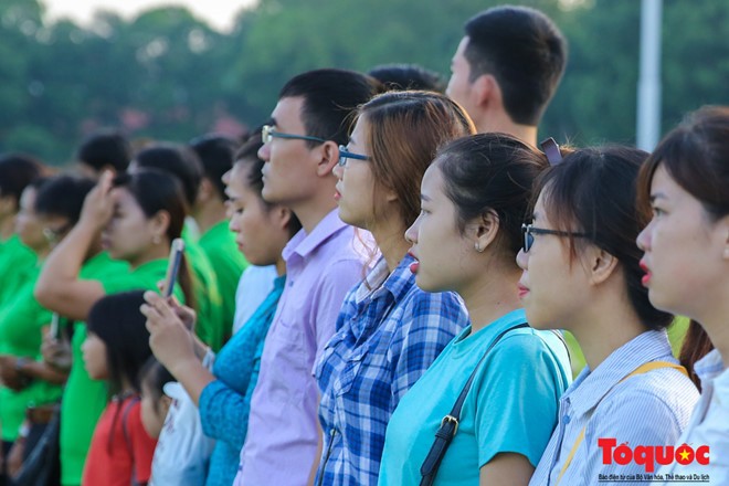 Những bạn trẻ cất vang tiếng hát.