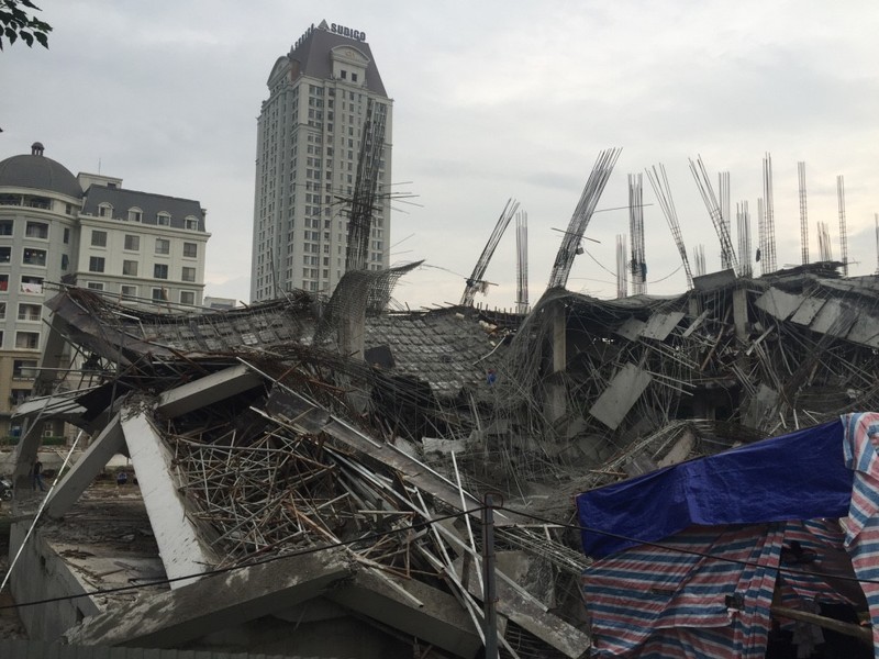 Công trình bị sập. Ảnh Thanh Niên