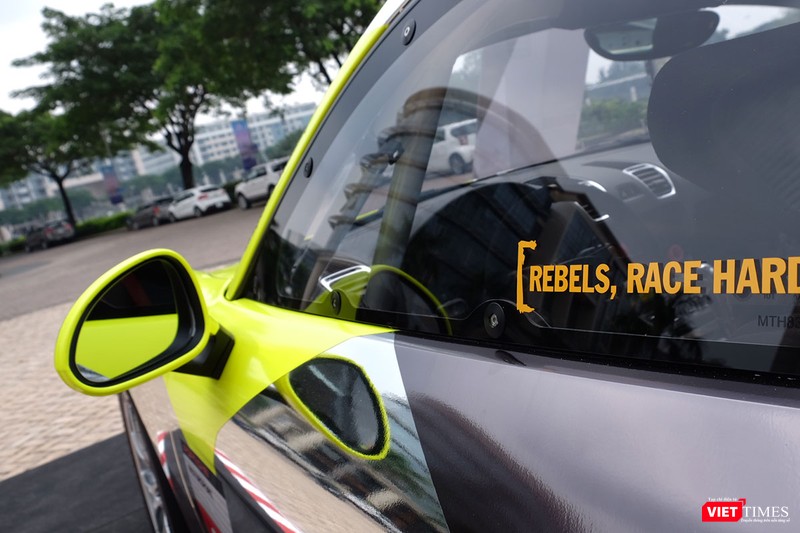 "Mòn mắt" với Porsche Cayman GT4 Clubsport bất ngờ xuất hiện tại Việt Nam ảnh 5