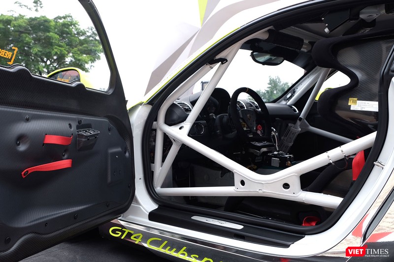 "Mòn mắt" với Porsche Cayman GT4 Clubsport bất ngờ xuất hiện tại Việt Nam ảnh 6