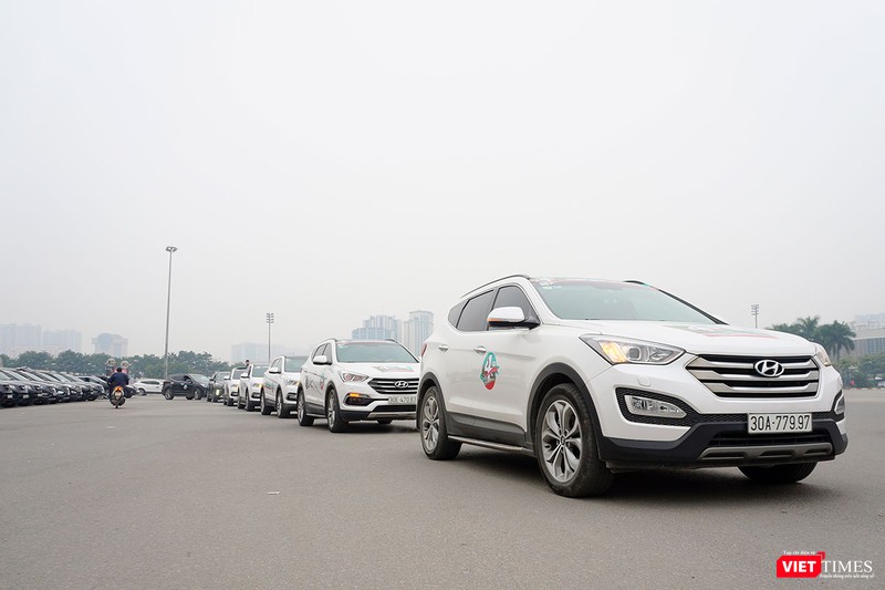 Dàn xe Hyundai SantaFe hùng hậu chào đón sinh nhật CLB tròn 4 tuổi ảnh 1