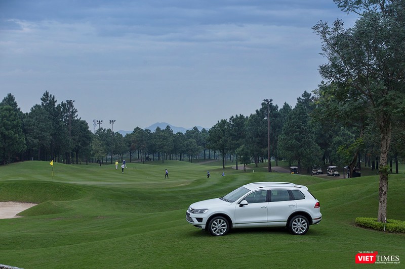 Volkswagen tặng 2 xe cho golfer trúng giải Hole In One tại Việt Nam ảnh 1