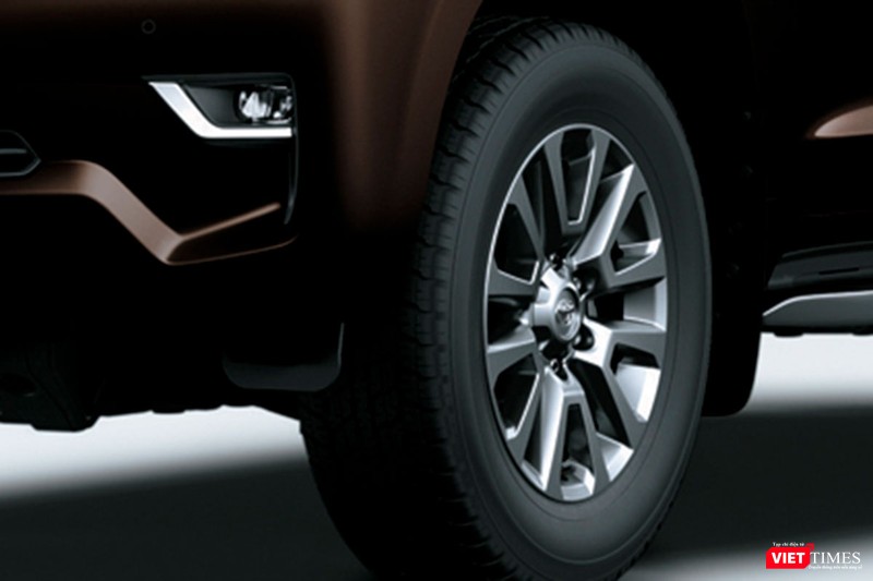 Đấu với Ford Explorer, Toyota LandCruiser Prado 2017 chốt giá 2,262 tỷ đồng  ảnh 6