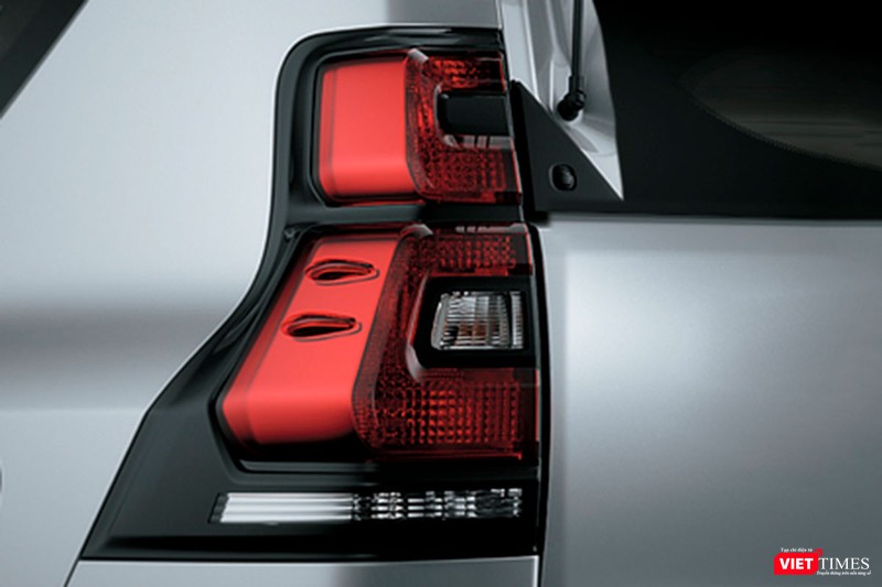 Đấu với Ford Explorer, Toyota LandCruiser Prado 2017 chốt giá 2,262 tỷ đồng  ảnh 8