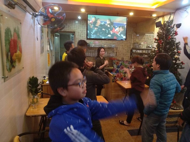 Cảm xúc bùng nổ trong trận đấu hay nhất của bóng đá Việt Nam ảnh 1