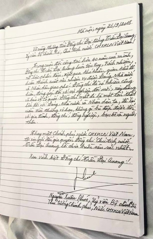 Thủ bút viếng Cố Chủ tịch nước Trần Đại Quang của Thủ tướng Nguyễn Xuân Phúc. Ảnh: Dân trí