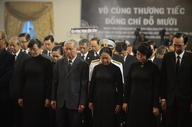 Đoàn Thành ủy TP.HCM do Bí thư Nguyễn Thiện Nhân dẫn đầu viếng cố Tổng bí thư Đỗ Mười. Ảnh: Zing Đoàn Thành ủy TP.HCM do Bí thư Nguyễn Thiện Nhân dẫn đầu viếng cố Tổng bí thư Đỗ Mười. Ảnh: Zing