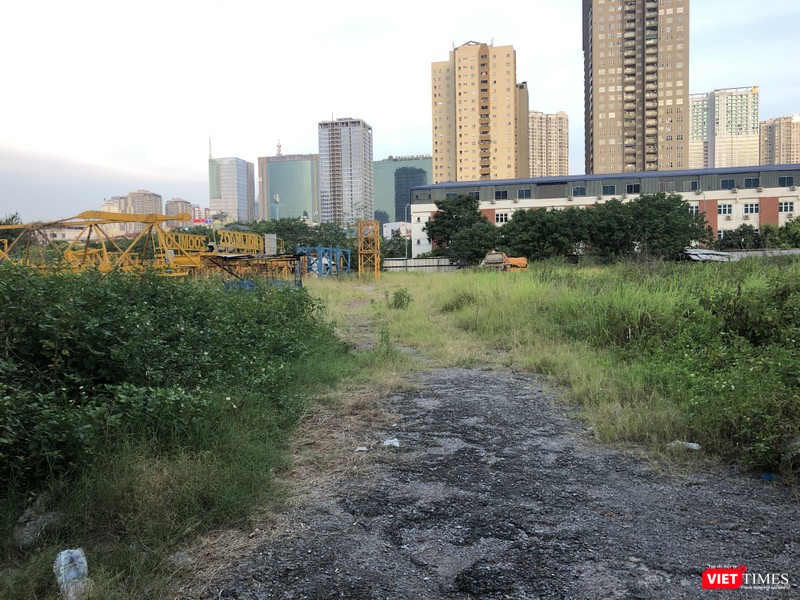 Bên trong lô đất thuộc dự án Khu đô thị Nam Trung Yên (Ảnh: Huy Bình) Bên trong lô đất thuộc dự án Khu đô thị Nam Trung Yên (Ảnh: Huy Bình)