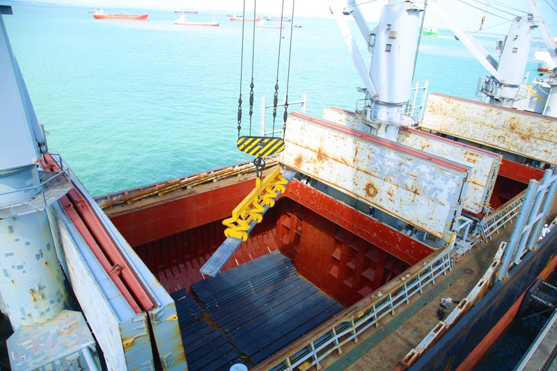 Xuất khẩu phôi thép tại Khu liên hợp Gang thép Hòa Phát Dung Quất (Nguồn: HPG) Xuất khẩu phôi thép tại Khu liên hợp Gang thép Hòa Phát Dung Quất (Nguồn: HPG)