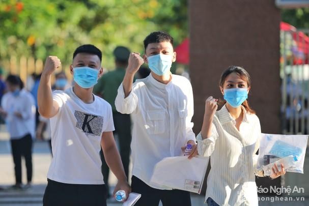 Niềm vui khi làm tốt bài thi tốt nghiệp đã không song hành với nỗi lo của việc trượt đại học - Ảnh baonghean.vn Niềm vui khi làm tốt bài thi tốt nghiệp đã không song hành với nỗi lo của việc trượt đại học - Ảnh baonghean.vn