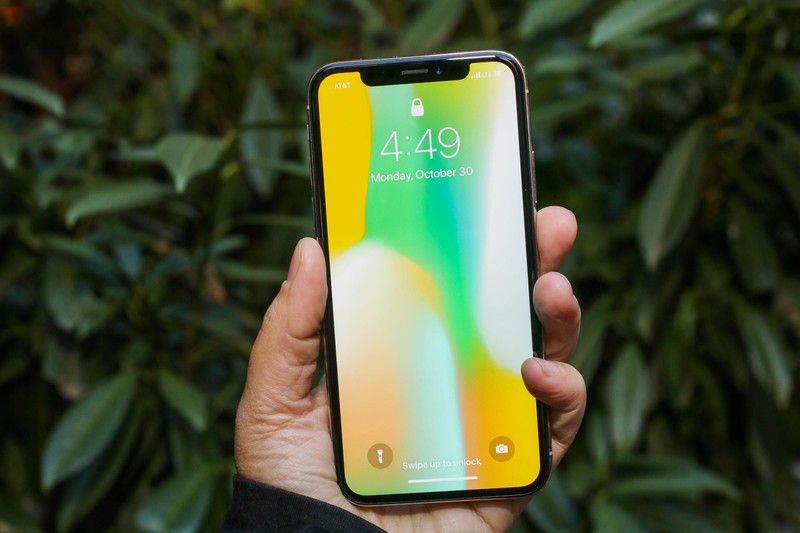 Người dùng iPhone X cần ít nhiều thời gian để làm quen với các thao tác điều khiển hoàn toàn mới.
Nguồn: CNET