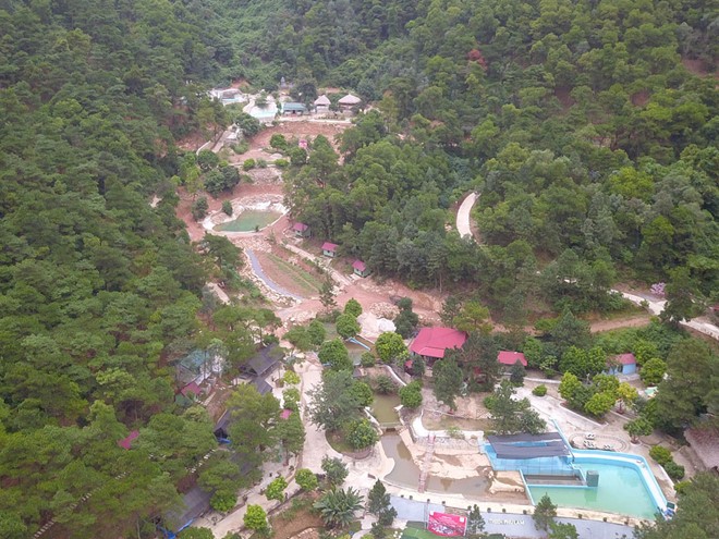 Rất nhiều công trình vi phạm tại đất rừng phòng hộ Sóc Sơn/ Ảnh: thanhnien.vn