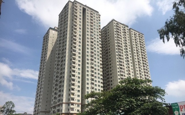 Ông Thanh Thản bị khởi tố về tội "Lừa dối khách hàng". Ông Thanh Thản bị khởi tố về tội "Lừa dối khách hàng".