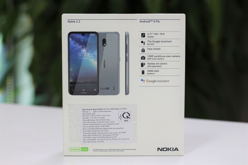 Mặt sau hộp sản phẩm cung cấp một vài thông số nổi bật của máy