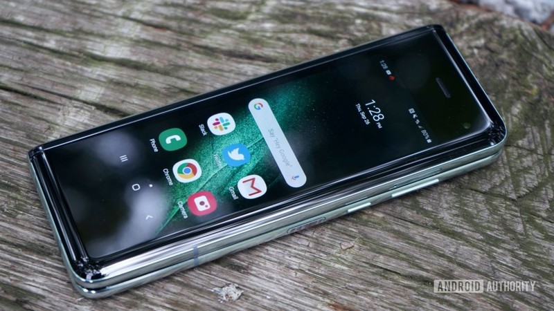 Máy sở hữu dung lượng pin 4380 mAh (Ảnh: Android Authority)