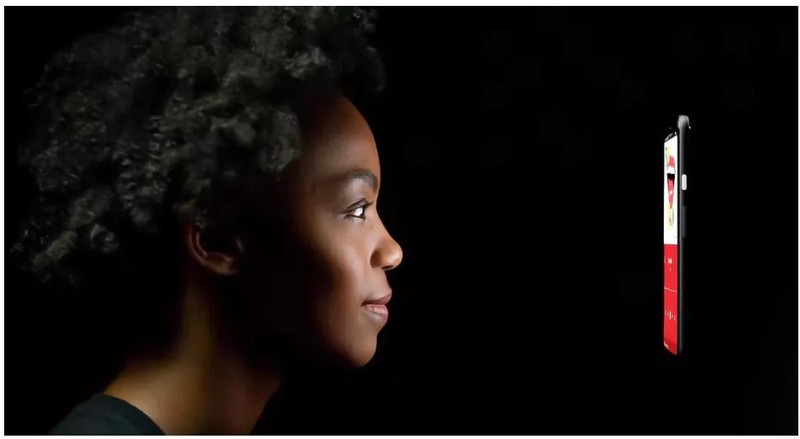 Nhận diện khuôn mặt đang là xu thế trên những chiếc smartphone (Ảnh: Cnet)