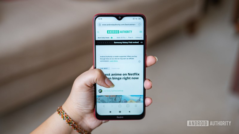 Màn hình trên chiếc Redmi 8 (Ảnh: Android Authority)