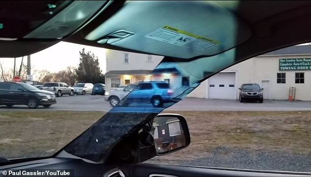 Sáng chế của Gassler giúp cho người lái xe loại bỏ được hoàn toàn điểm mù ở trụ A (Ảnh: Dailymail)