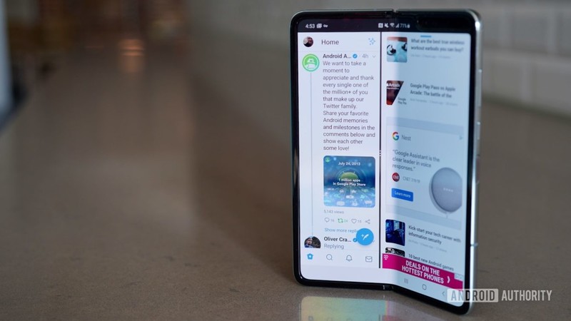 Samsung Galaxy Fold (Ảnh: Android Authority)