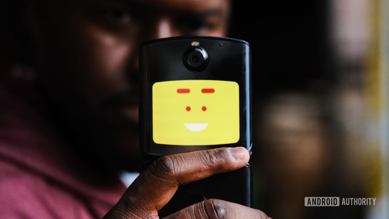 Icon mặt cười "cute" sẽ hiện ta khi bạn chụp ảnh bằng camera sau (Ảnh: Andorid Authority)