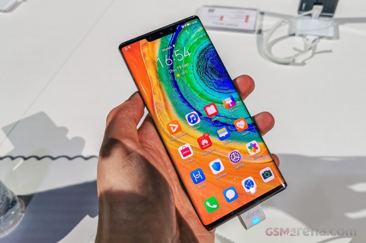 Huawei Mate 30 không được tích hợp ứng dụng của Google bởi lệnh cấm vận của Mỹ (Ảnh: Android Authority)