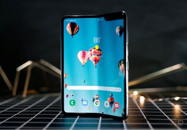 Chiếc Samsung Galaxy Fold (Ảnh: Engadget)