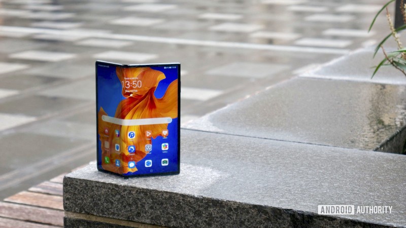 Bên cạnh vẻ ngoài, Huawei Mate XS còn có những thông số vô cùng ấn tượng (Ảnh: Android Authority) Bên cạnh vẻ ngoài, Huawei Mate XS còn có những thông số vô cùng ấn tượng (Ảnh: Android Authority)