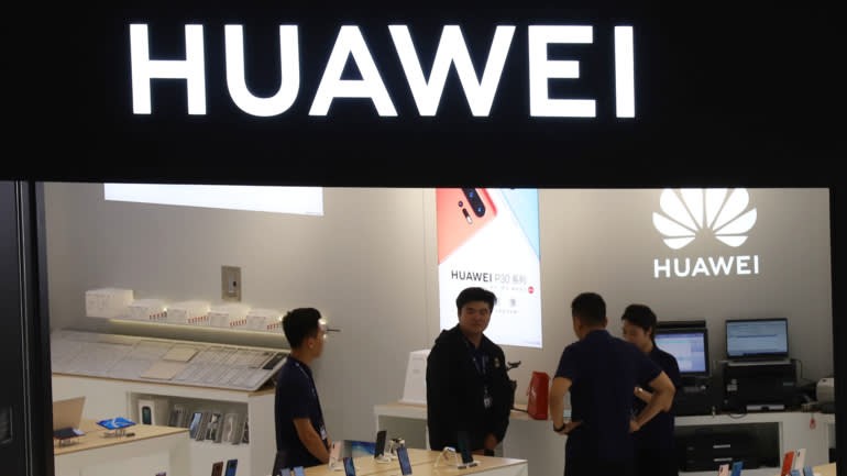 Trước sự cạnh tranh đến từ các đối thủ Trung Quốc, iPhone SE 2020 trở thành con át chủ bài trong chiến dịch chiếm lại thị phần trên thị trường smartphone của Apple (Ảnh: Nikkei)