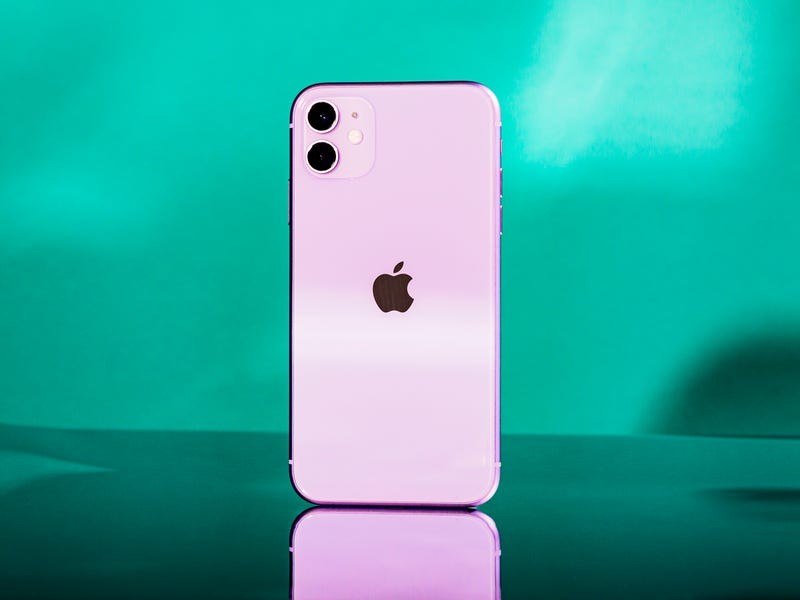 iPhone 12 5.4 inch sẽ có giá rẻ hơn iPhone 11 ? (Ảnh: Business Insider)