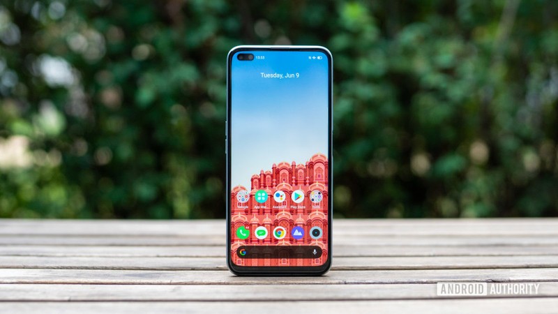 Màn hình LCD Full HD+ 120Hz cho lại trải nghiệm chơi game thú vị (Ảnh: Android Authority) Màn hình LCD Full HD+ 120Hz cho lại trải nghiệm chơi game thú vị (Ảnh: Android Authority)