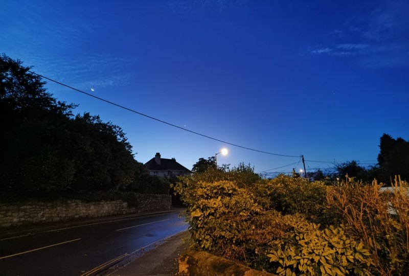 Trong điều kiện ánh sáng tốt, Mate 30 Pro cho ra những bức ảnh tuyệt vời (Ảnh: Android Authority)