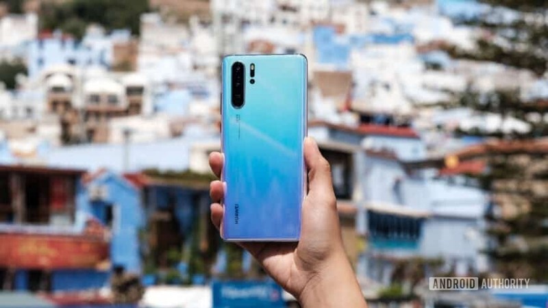 Huawei P30 Pro có thiết kế khá giống Mate 20 Pro (Ảnh: Android Authority) Huawei P30 Pro có thiết kế khá giống Mate 20 Pro (Ảnh: Android Authority)