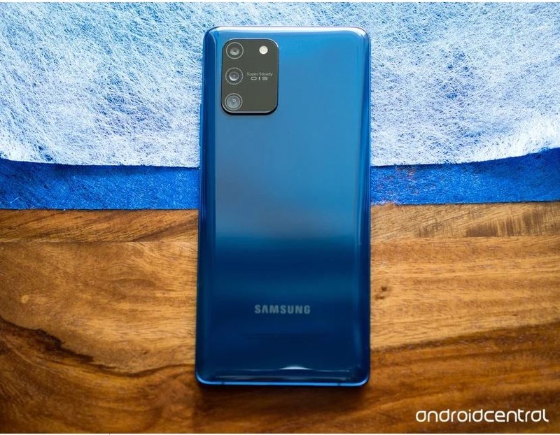 Những điểm trừ của Samsung Galaxy S10 Lite nằm ở mặt sau (ảnh: Androidcentral) Những điểm trừ của Samsung Galaxy S10 Lite nằm ở mặt sau (ảnh: Androidcentral)