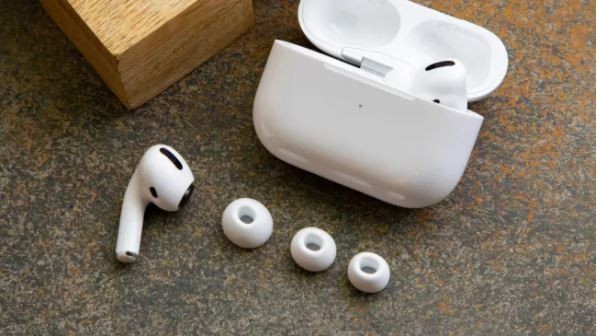 Airpods Pro chuyển thành dạng tai nghe in ear (Ảnh: Techradar)
