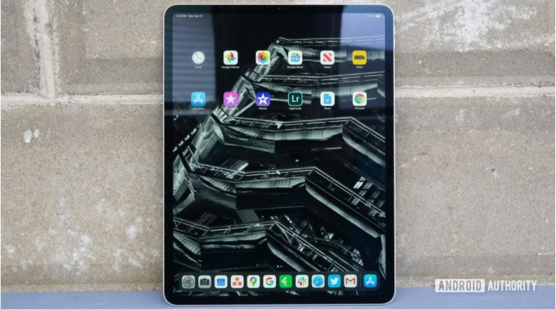 iPad Pro 11 2020 được trang bị màn hình có tần số 120Hz (Ảnh: Android Authority)