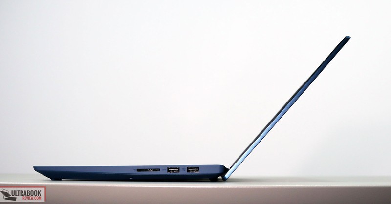 Bản lề của máy rất chắc chắn (Ảnh: Ultrabook Review) Bản lề của máy rất chắc chắn (Ảnh: Ultrabook Review)