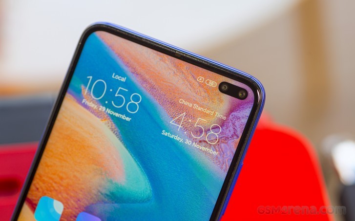 Viền cụm camera trước khá dày (Ảnh: GSM Arena) Viền cụm camera trước khá dày (Ảnh: GSM Arena)