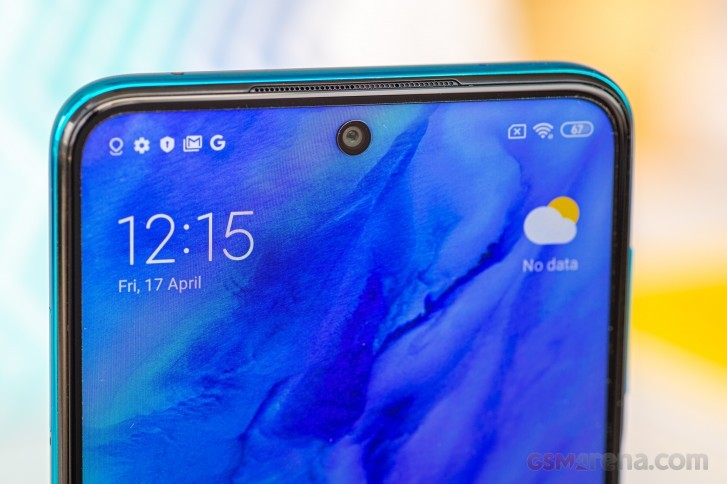 Phần viền camera trước và viền máy khá dày (Ảnh: GSM Arena) Phần viền camera trước và viền máy khá dày (Ảnh: GSM Arena)