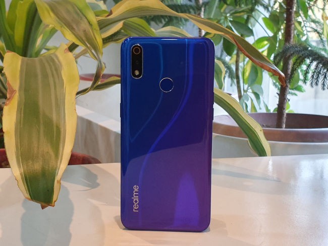 Cảm biến vân tay được đặt ở mặt lưng (Ảnh: Digit) Cảm biến vân tay được đặt ở mặt lưng (Ảnh: Digit)