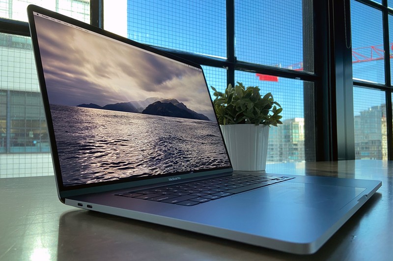 Macbook Pro 16 2019 sở hữu viền màn hình mỏng (Ảnh: Mac World) Macbook Pro 16 2019 sở hữu viền màn hình mỏng (Ảnh: Mac World)
