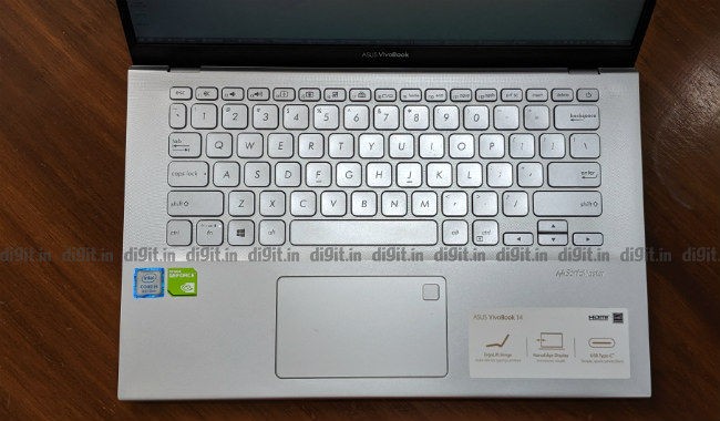 Phần bàn phím và touch pad của Asus VivoBook 14 (Ảnh: Digit)
