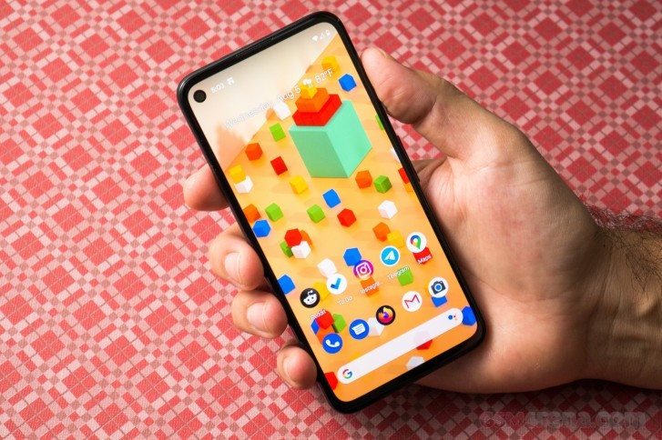 Google Pixel 4a có phần viền màn hình dày (Ảnh: GSM Arena)