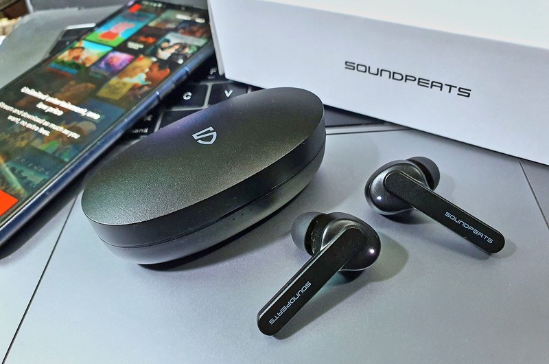 Vỏ case của Soundpeats TrueCapsule hơi cồng kềnh (Ảnh: Megabites)